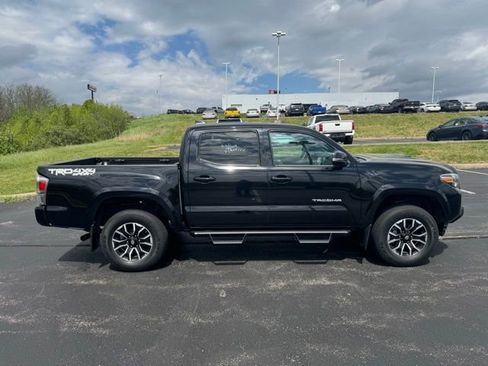 Used 2021 Toyota Tacoma TRD Sport image 2