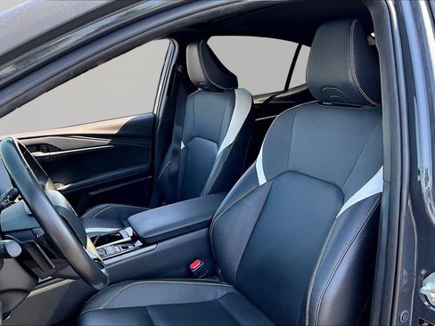 Used 2025 Toyota Camry SE w/ Convenience Package image 21