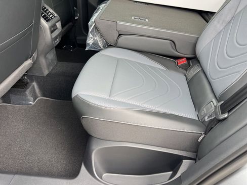 New 2025 Volkswagen Tiguan SE image 15