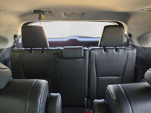 Used 2023 Toyota Highlander XLE FWD image 16
