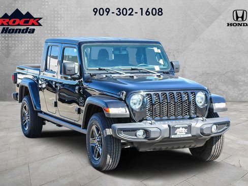 Used 2021 Jeep Gladiator Sport image 3