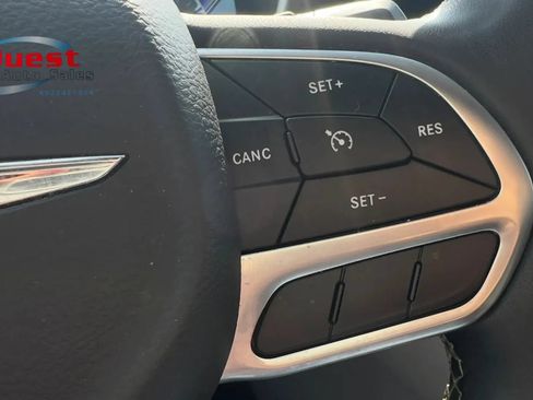 Used 2022 Chrysler Voyager LX FWD image 40