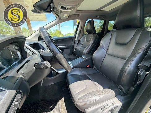 Used 2017 Volvo XC60 T5 Dynamic w/ Preferred Option Package image 12