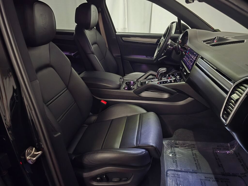 Certified 2023 Porsche Cayenne Platinum Edition AWD/4WD image 27