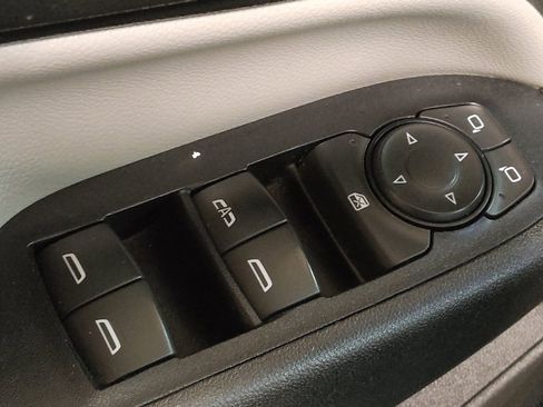 Used 2019 Chevrolet Equinox LS image 27