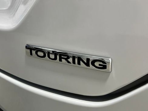 New 2025 Honda Pilot Touring image 6