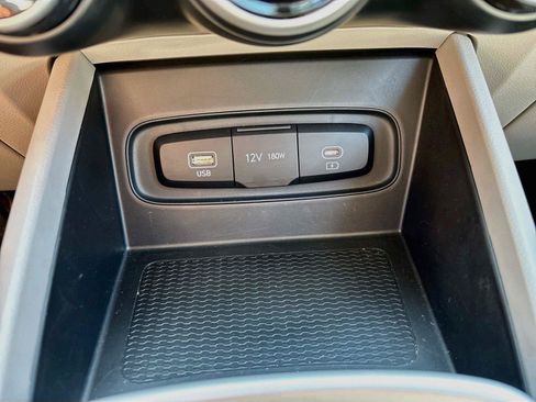 Certified 2025 Hyundai Venue SEL FWD image 31