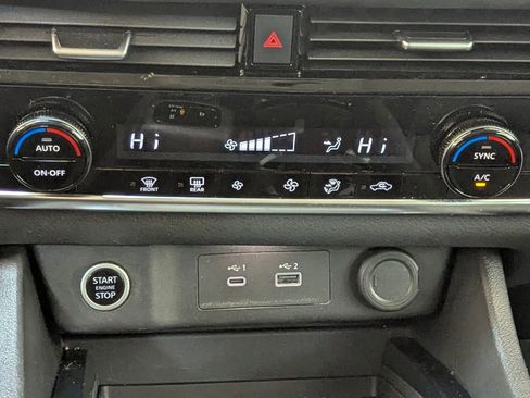 Used 2022 Nissan Rogue SV image 18