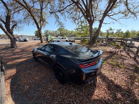 Used 2016 Chevrolet Camaro SS RWD image 6