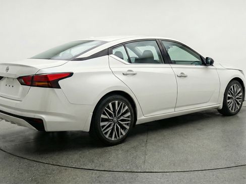 Used 2025 Nissan Altima 2.5 SV FWD image 9