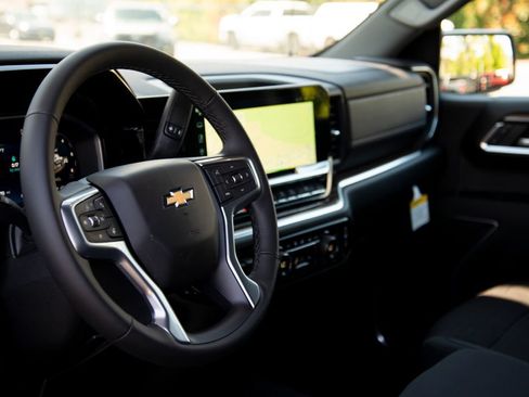 New 2026 Chevrolet Silverado 1500 LT w/ Z71 Off-Road Package AWD/4WD image 21