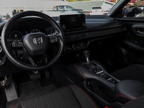 Used 2025 Honda HR-V Sport image 17