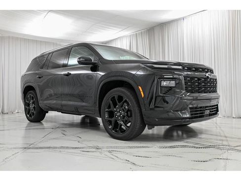 Used 2024 Chevrolet Traverse RS FWD image 2