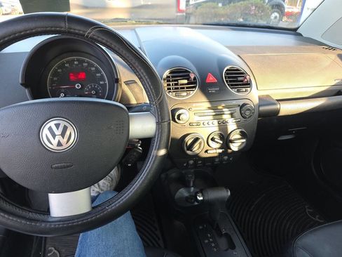 Used 2008 Volkswagen Beetle S image 2