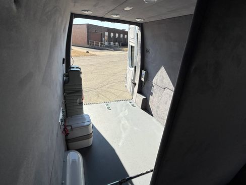 Used 2013 Freightliner Sprinter 2500 RWD image 28