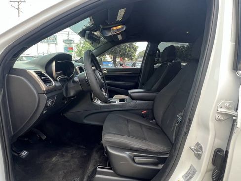 Used 2016 Jeep Grand Cherokee Laredo image 12