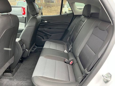 Used 2025 Chevrolet Trax LT FWD image 18