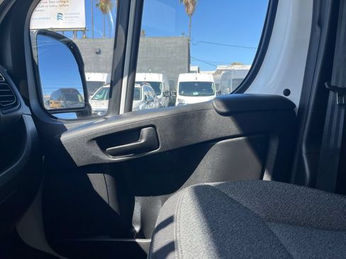 Used 2025 RAM ProMaster 2500 w/ Convenience Group FWD image 14