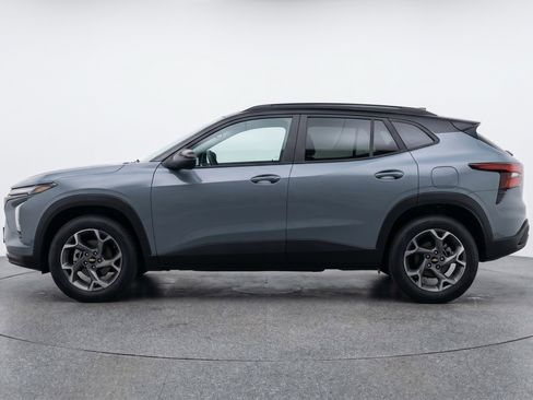 Used 2025 Chevrolet Trax LT w/ LT Convenience Package FWD image 5