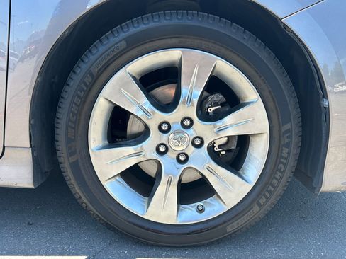 Used 2013 Toyota Sienna SE FWD image 33