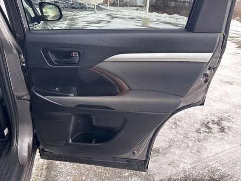 Used 2019 Toyota Highlander LE image 13
