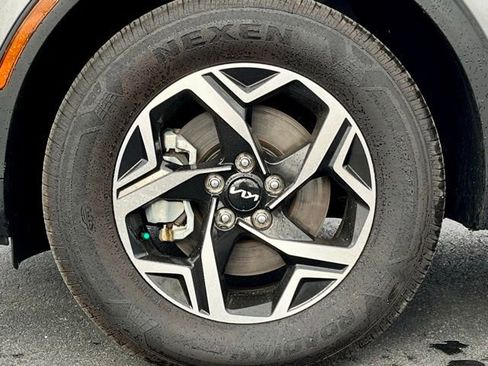 Used 2024 Kia Sportage LX image 18