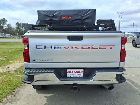 Used 2022 Chevrolet Silverado 2500 LT w/ Convenience Package image 6