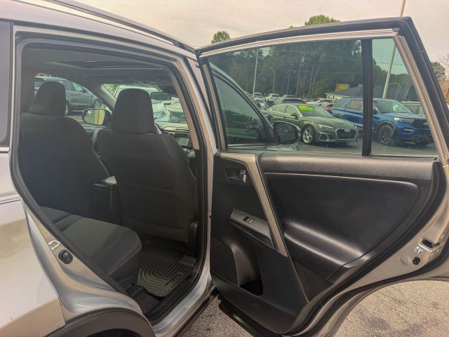 Used 2017 Toyota RAV4 XLE FWD image 16