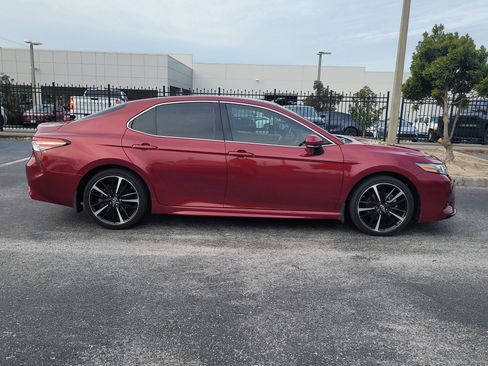 Used 2018 Toyota Camry XSE image 8