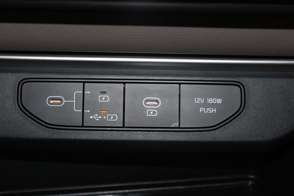 Used 2025 Kia Carnival FWD image 46