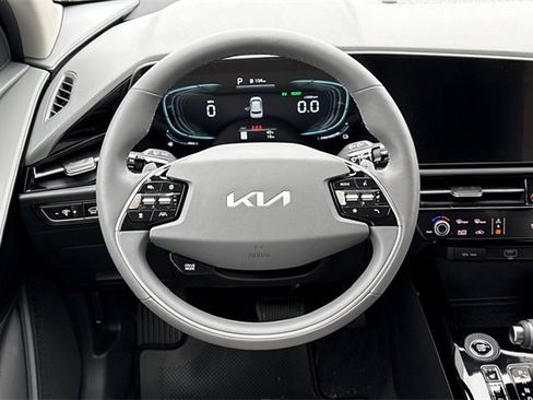 New 2026 Kia Niro SX image 17