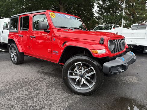 Used 2024 Jeep Wrangler Unlimited AWD/4WD image 2
