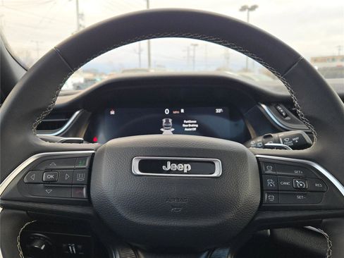 Certified 2024 Jeep Grand Cherokee Laredo X image 37