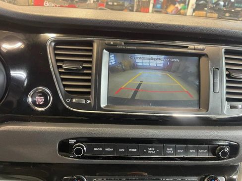 Used 2018 Kia Sedona SX image 32