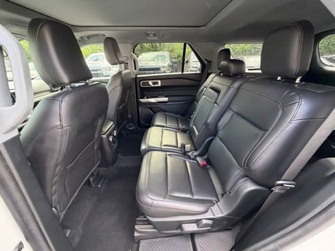 Used 2022 Ford Explorer XLT w/ Equipment Group 202A AWD/4WD image 12