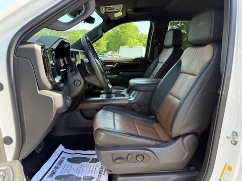 Used 2023 Chevrolet Silverado 1500 High Country w/ Technology Package AWD/4WD image 16