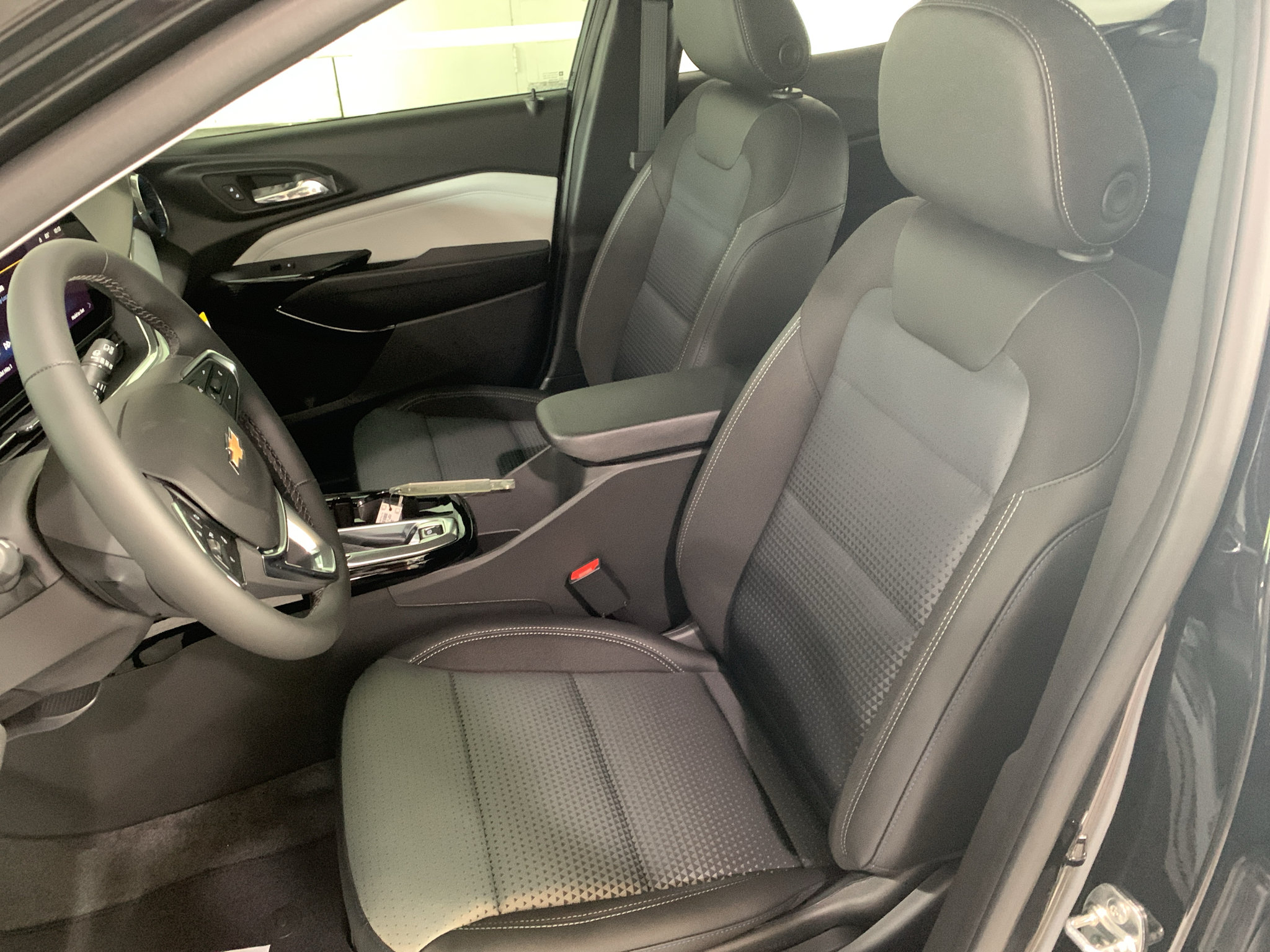 New 2026 Chevrolet Trax LT w/ LT Convenience Package FWD image 12