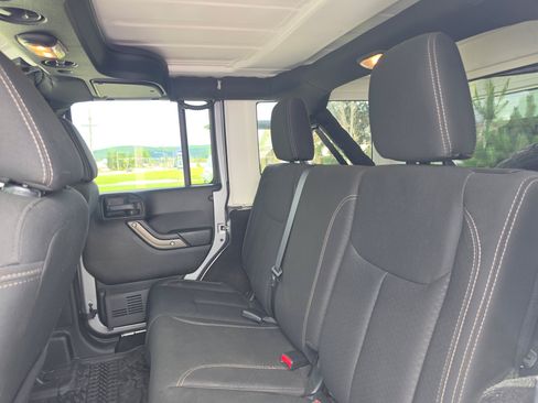 Used 2018 Jeep Wrangler Unlimited Sport AWD/4WD image 14