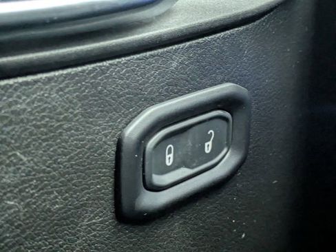Used 2024 Jeep Wrangler Unlimited Rubicon 4xe w/ Technology Group AWD/4WD image 27