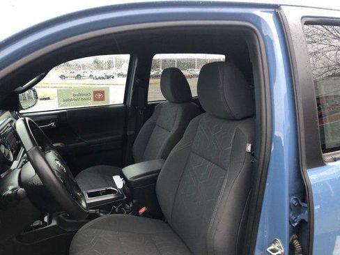 Certified 2019 Toyota Tacoma TRD Off-Road image 10