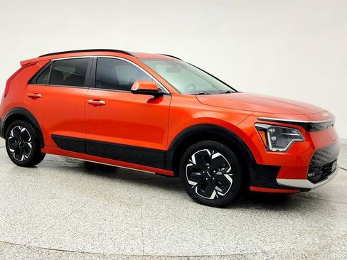 Used 2023 Kia Niro Wave image 3