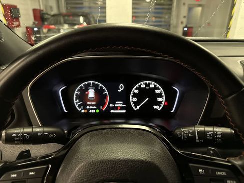 Used 2025 Honda Pilot Sport image 35