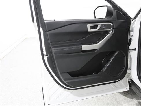 Certified 2023 Ford Explorer XLT w/ Equipment Group 202A image 5