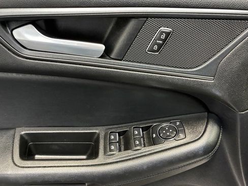 Used 2020 Ford Edge SE image 10