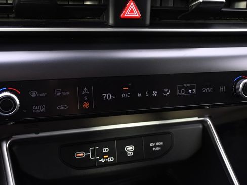 Used 2026 Kia Carnival FWD image 32