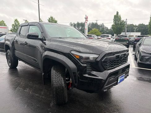 Used 2025 Toyota Tacoma TRD Off-Road AWD/4WD image 3