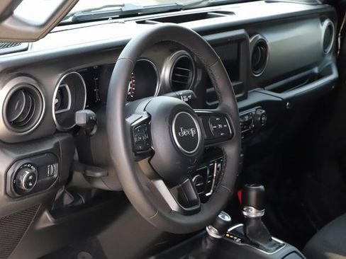 Used 2023 Jeep Gladiator Sport image 12