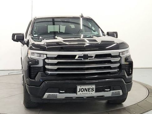 Used 2023 Chevrolet Silverado 1500 High Country w/ Technology Package image 2