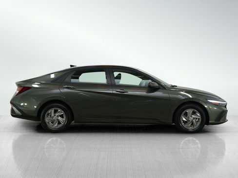 Certified 2025 Hyundai Elantra SE image 6