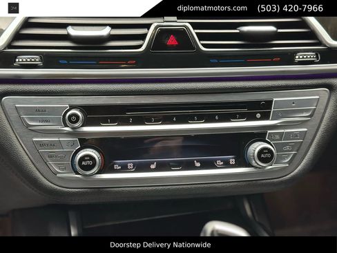 Used 2018 BMW 740i image 30
